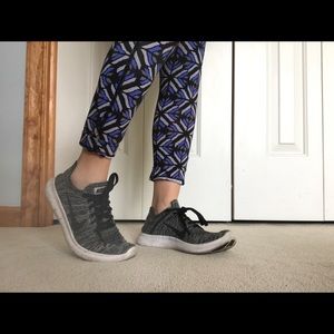 Nike flyknit free runs